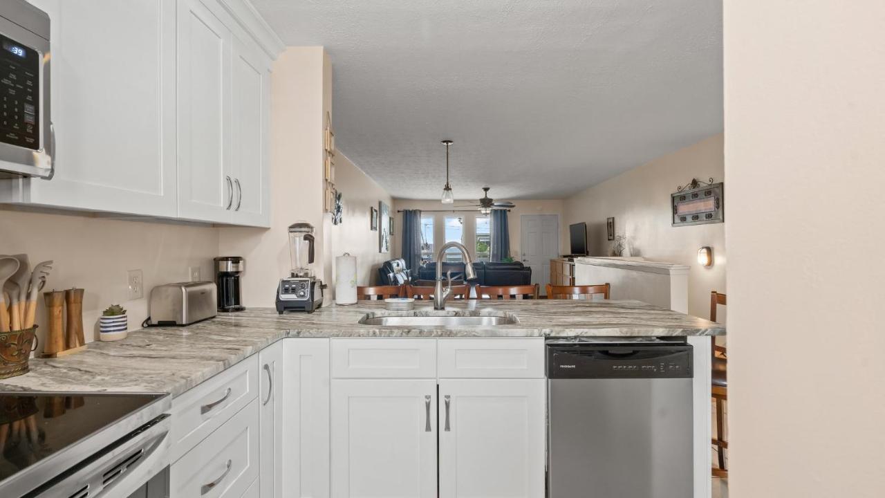 Pet Friendly Townhome With Gulf Views And Hot Tub Right Across From Beach And Schooners Panama City Beach Buitenkant foto